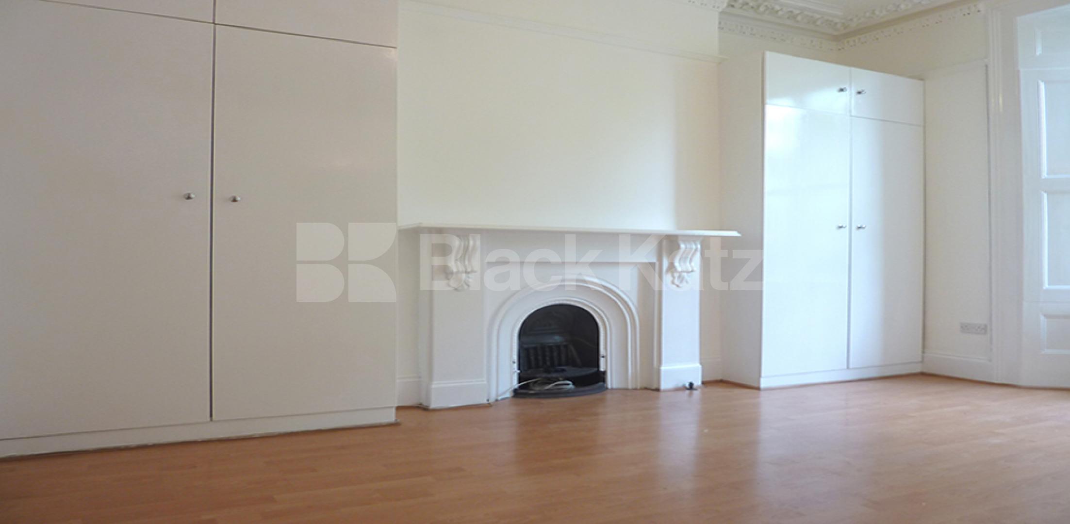 			HUGE ONE BED!, 1 Bedroom, 1 bath, 1 reception Flat			 Hilldrop Road, TUFNELL PARK N7
